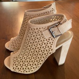 $ 19EUC Wild Diva light tan shoe booties with open toe